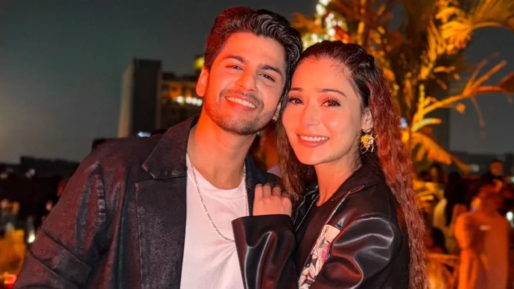 Ssara Khan and Krishh Pathak Serve Major Couple Goals With Love Style Adventure