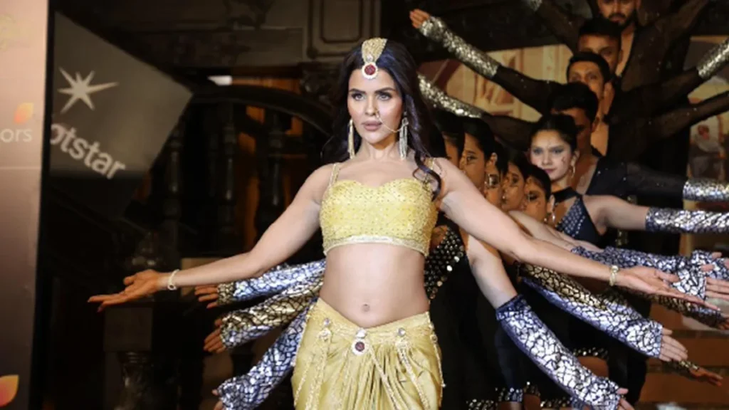 Priyanka Chahar Choudhary praises Mouni Roy for carrying forward Naagin legacy